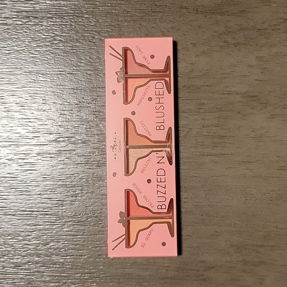 2 FOR $20. Italia Deluxe "Buzzed N' Blushed" Blushing Highlighter Palette - Picture 3 of 4